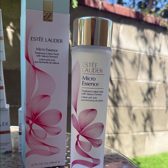Estee Lauder Micro Essence Treatment LotionWith Sakure Ferments 200ml Amazing